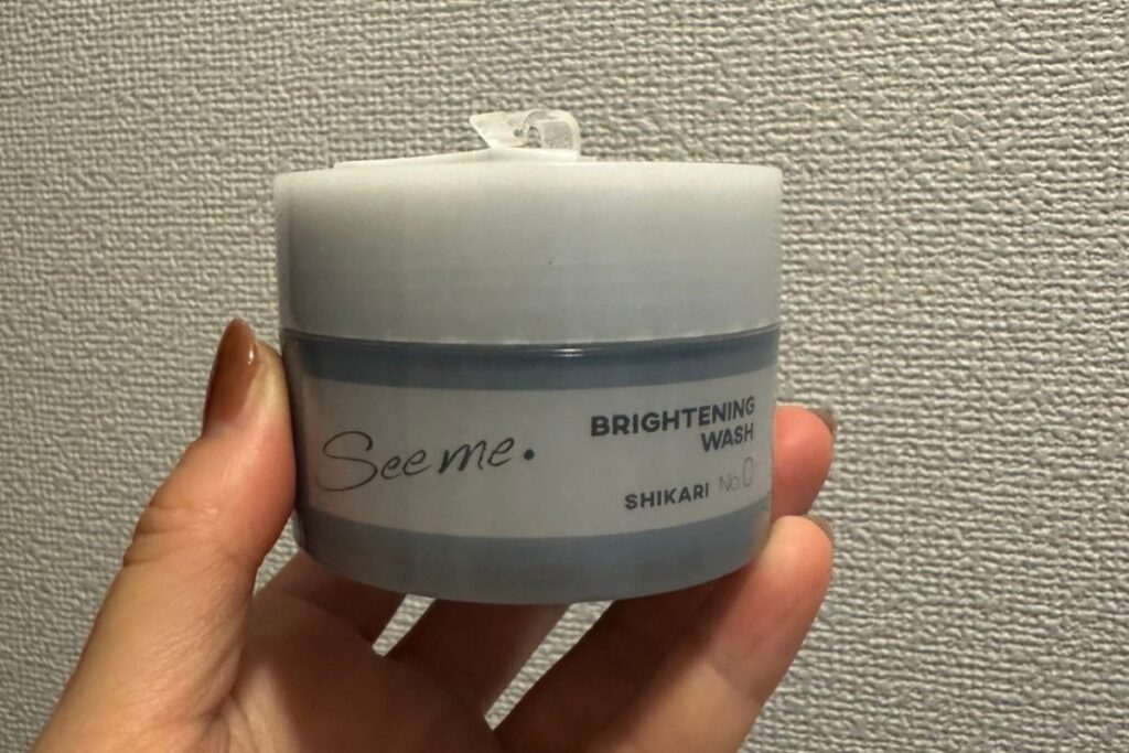 SHIKARIブライトニングウォッシュの手に持ったサイズ感