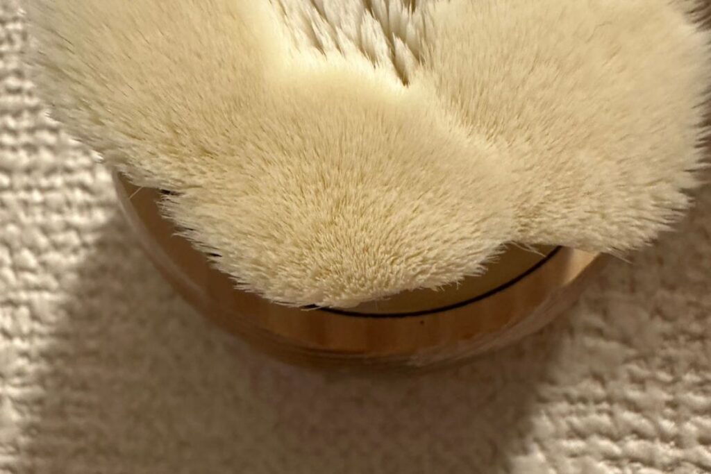 SHIKARIブライトニングウォッシュのブラシの細い毛