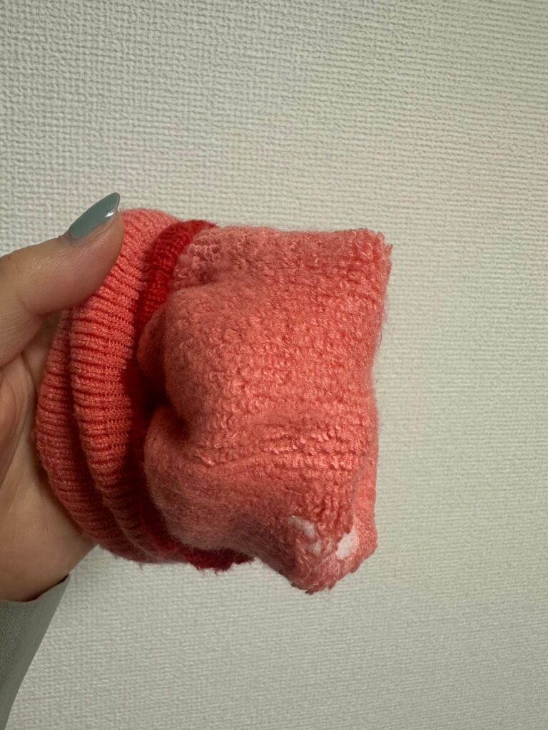 裏返しにした履くホカロン靴下の内側の写真